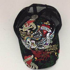 Ed Hardy  Skulls New York City Love Kills Snap Back  Jeweled Black Hat